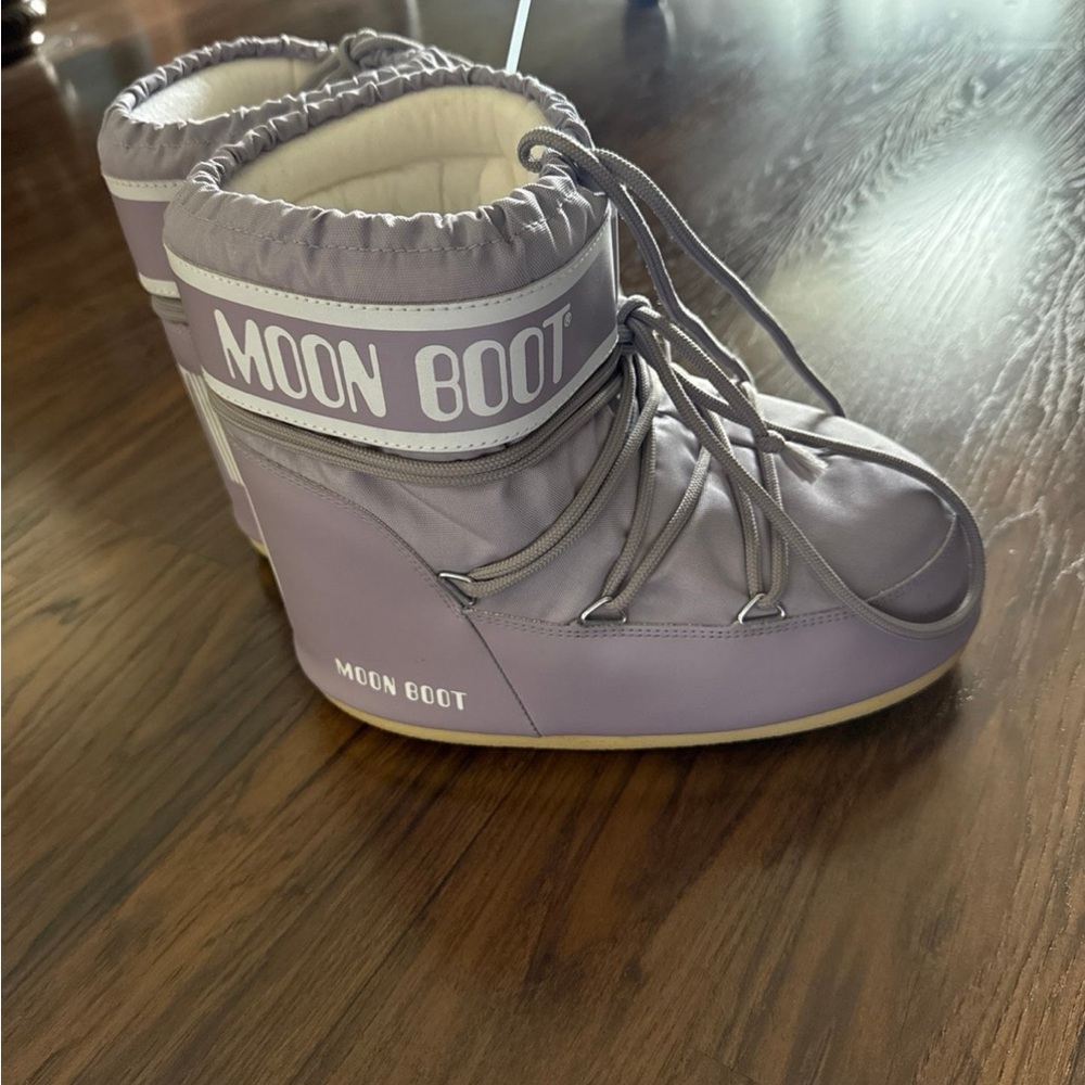 Moon Boot Lilac Lace-Up Snow Boots